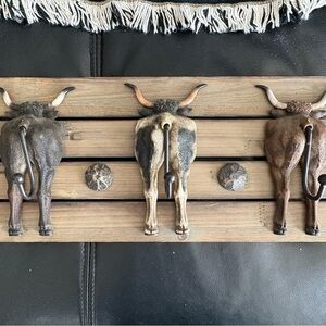 Rustic western southern bull steer wall hook organizer hanger